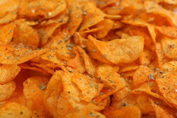Domowej roboty chipsy ziemniaczane, zbliżenie — Zdjęcie stockowe