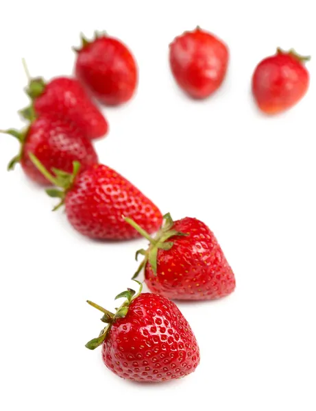 흰색 절연 빨간색 잘 익은 딸기 — 스톡 사진