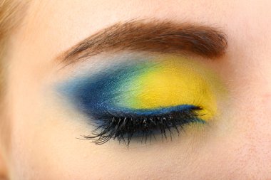 güzel göz ile parlak bir makyaj, yakın çekim