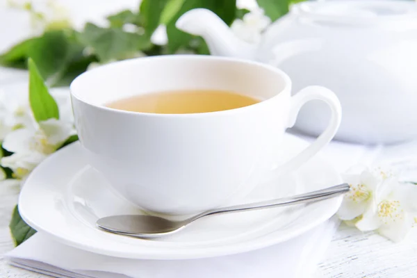 Cup of tea with jasmine on table close-up — Stock Photo, Image