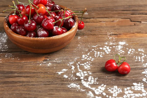 Sweet cherries on wooden table — Stock Photo, Image