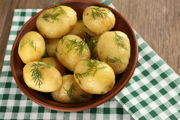 Jeunes pommes de terre bouillies — Photo