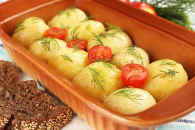 Tablo, genç haşlanmış patates yakın çekim