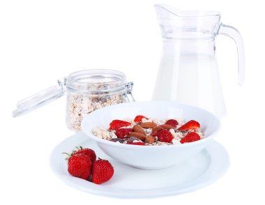 sağlıklı tahıl süt ve çilek beyaz izole kase