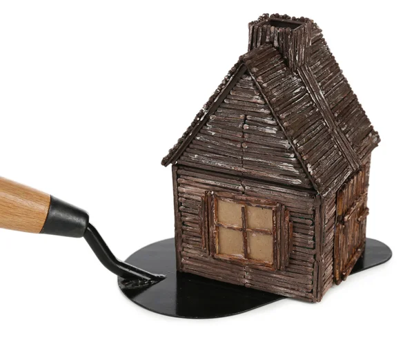 Trä leksak hus på murslev och kakel, isolerad på vit — Stockfoto