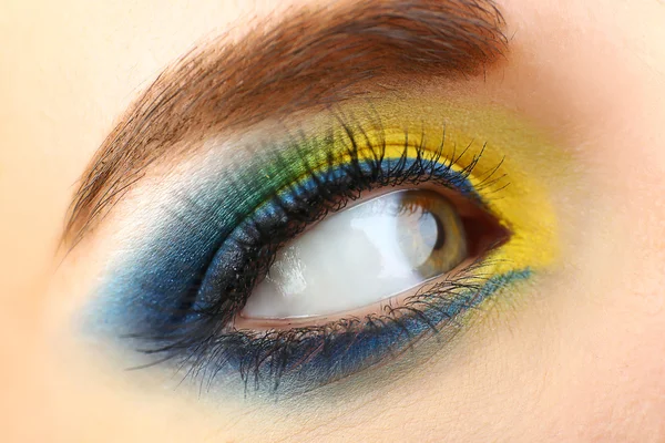 Beautiful eye with bright make-up, close up — Stock Photo, Image