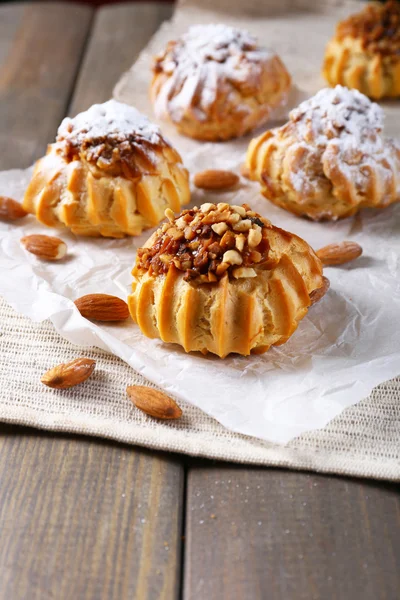 Leckere Kuchen auf dem Tisch aus nächster Nähe — Stockfoto