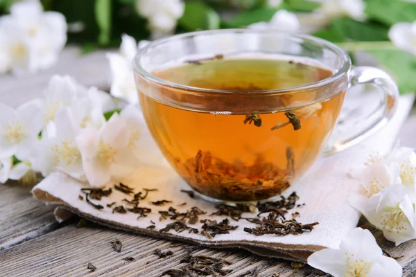 Cup of tea with jasmine on table close-up — Stock Photo, Image