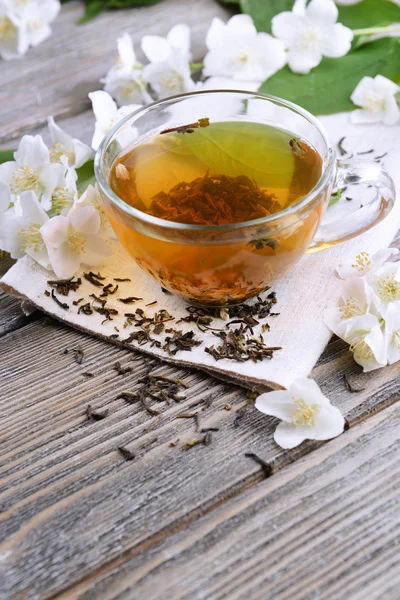 Cup of tea with jasmine on table close-up — Stock Photo, Image