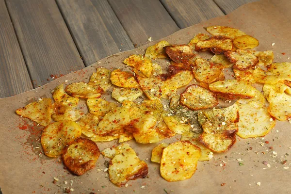 Домашні картопляні чіпси крупним планом — стокове фото