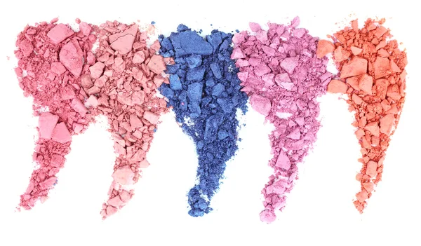 Ezilmiş göz farı beyaza izole edilmiş.