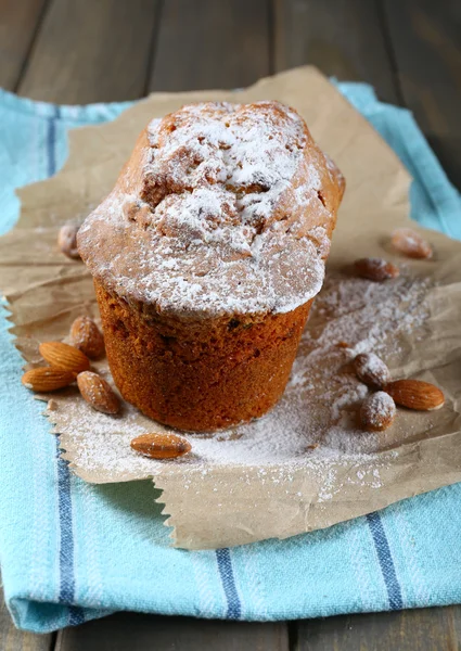 Leckeren Kuchen auf dem Tisch aus nächster Nähe — Stockfoto