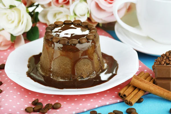 Bolo de chocolate gostoso close-up — Fotografia de Stock