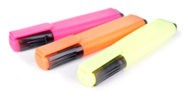 Beyaz üzerine izole edilmiş renkli işaretler