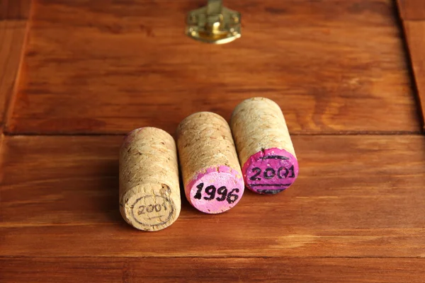 Wine corks on wine boxes close-up — Stock Photo, Image