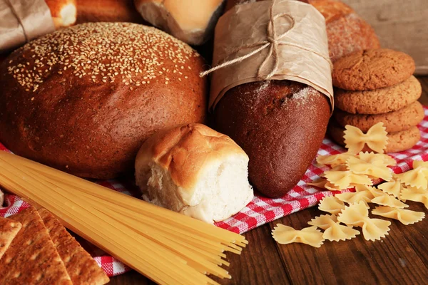 Produtos de farinha saborosos fechar — Fotografia de Stock