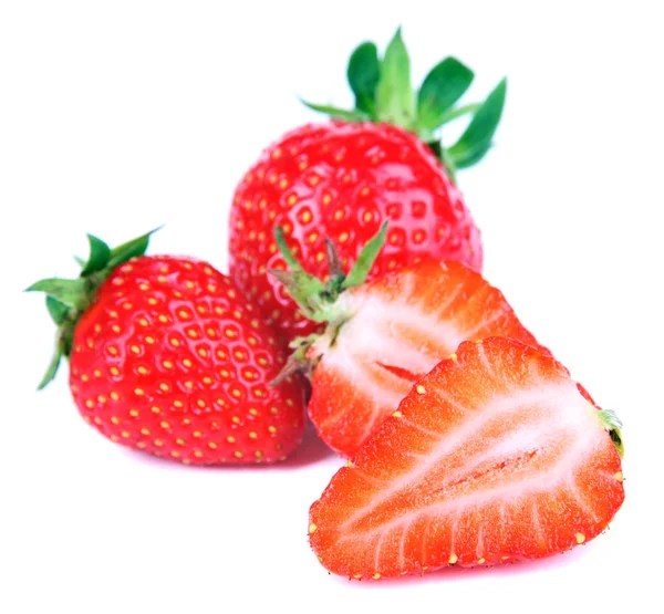 Reife süße Erdbeeren isoliert auf weiß — Stockfoto