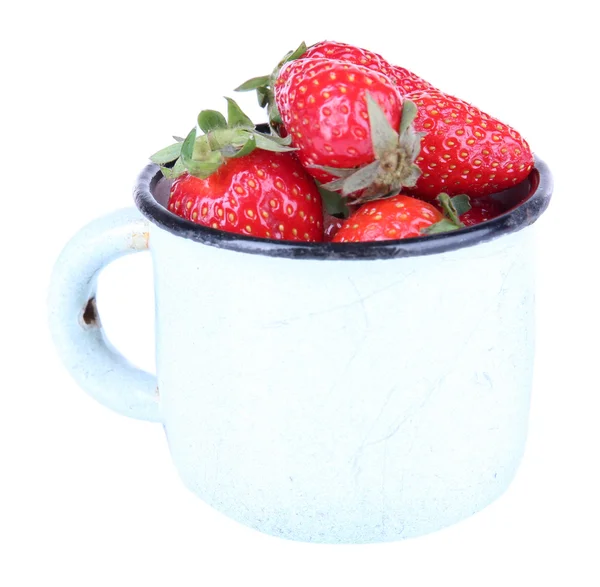 Стиглі солодкі полуниці в кольоровому кубку ізольовані на білому — стокове фото