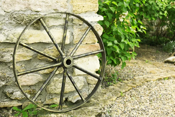 Rueda retro vieja, al aire libre — Foto de Stock