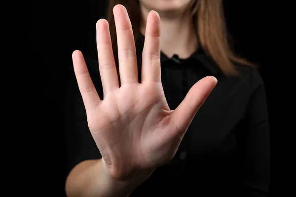 Menschliche Hand auf schwarzem Hintergrund — Stockfoto