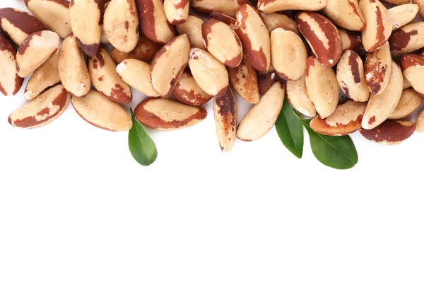 Sabrosas nueces brasileñas, aisladas en blanco —  Fotos de Stock