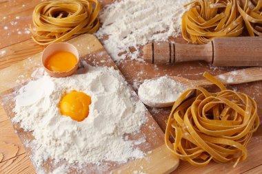 Natürmort ham ev yapımı makarna ve makarna için malzemeler
