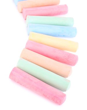 renk tebeşirler, üzerinde beyaz izole