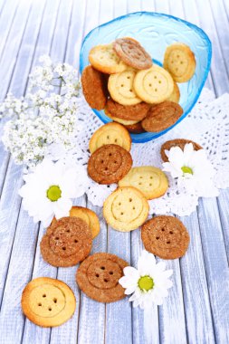 Şekerli kurabiye şeklinde tablo üzerindeki düğmeler