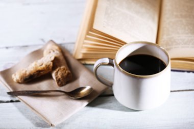 fincan sıcak kahve rengi ahşap zemin ile