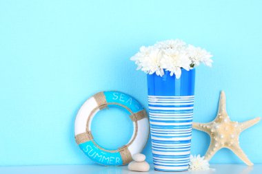 mavi zemin üzerine deniz maddelerin bileşimi