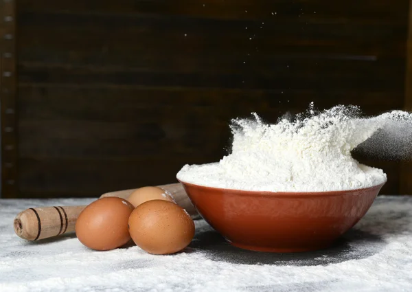 Flour in bowl on table on wooden background — Stock Photo, Image
