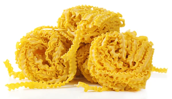 ham ev yapımı makarna, üzerinde beyaz izole