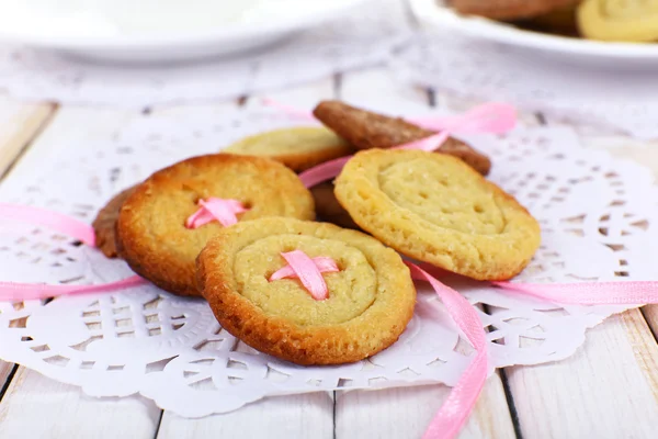 Galletas de azúcar en forma de botones en la mesa — Foto de Stock