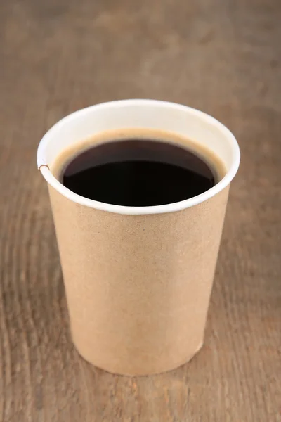 Copo de papel de café na mesa de madeira — Fotografia de Stock