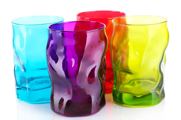 Kleurrijke glazen geïsoleerd op wit — Stockfoto