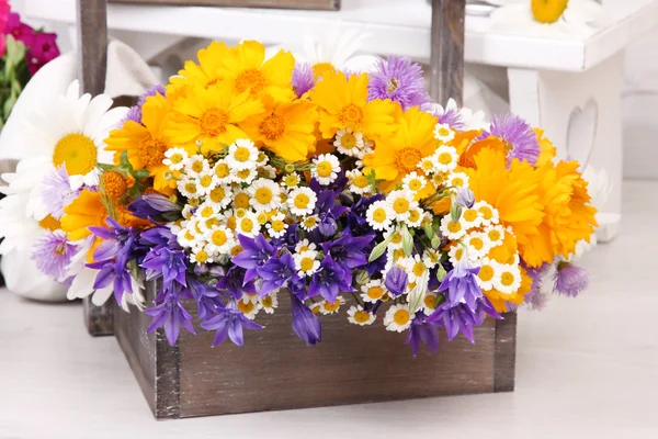Vackra blommor i låda på ljus bakgrund — Stockfoto
