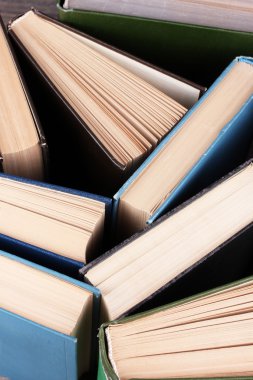 renkli ciltli ve kağıt kapaklı kitap, yakın çekim