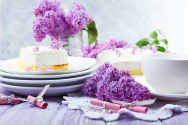 Delicious dessert with lilac flowers 
