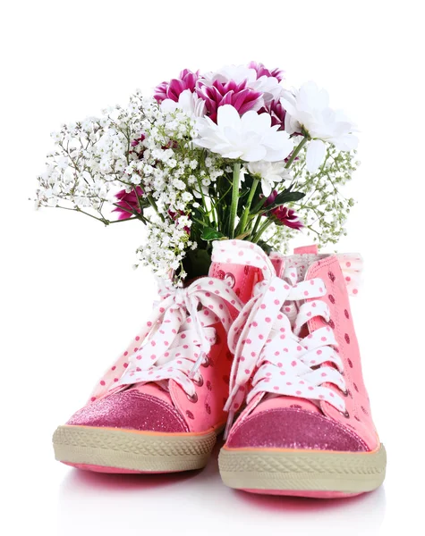 Schöne Gummischuhe mit Blumen im Inneren, isoliert auf weiß — Stockfoto