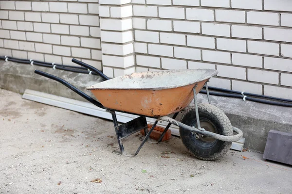 Old wheelbarrow, outdoor — Stock Photo, Image