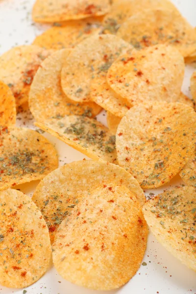 Domowej roboty chipsy ziemniaczane, zbliżenie — Zdjęcie stockowe