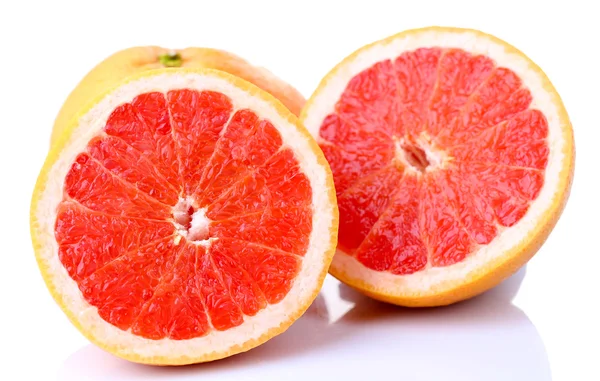 Grapefruit met de helft geïsoleerd op wit — Stockfoto