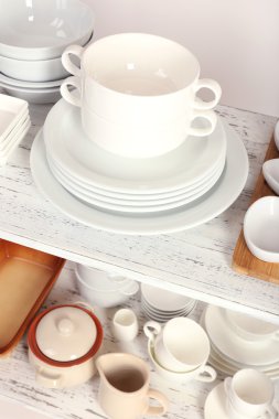 raf, farklı yemek takımı Kapat