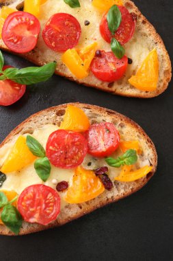 lezzetli tavada domates bruschetta yakın çekim