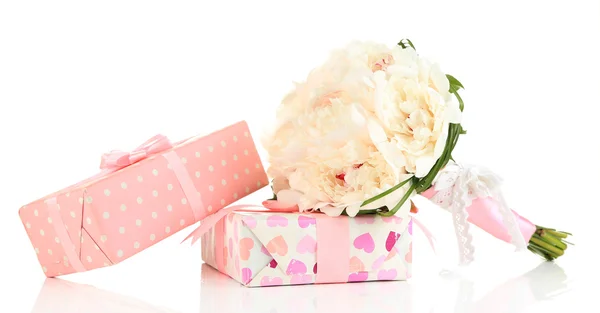 Beautiful wedding bouquet and gift boxes isolated on white — Stock Photo, Image