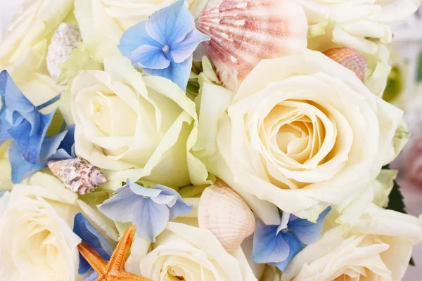 Beau bouquet de mariage avec décor de mer, gros plan — Photo