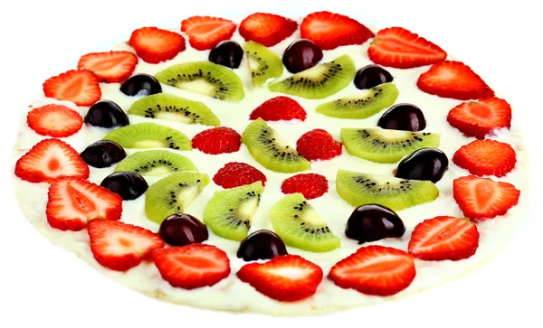 Домашняя сладкая пицца с фруктами, изолированными на белом — стоковое фото