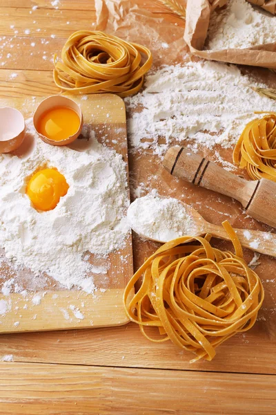 Still life with raw homemade pasta and ingredients for pasta — Stock Photo, Image