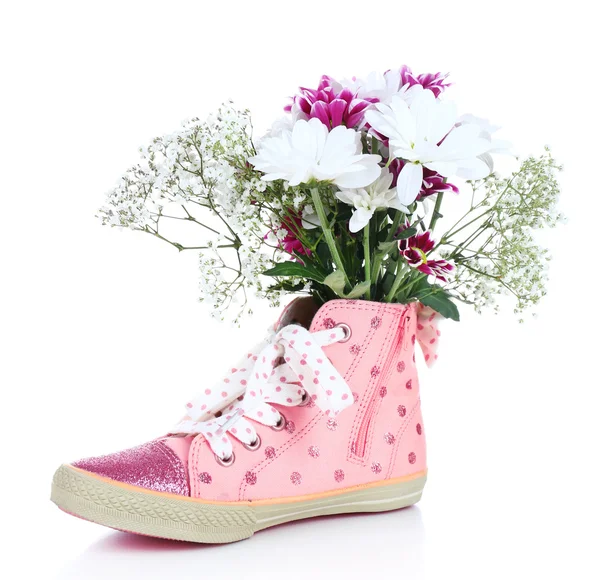 Mooie gumshoes met bloemen binnen, geïsoleerd op wit — Stockfoto