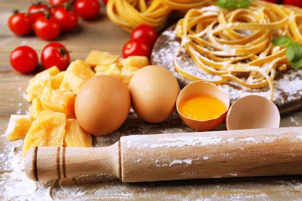 Still life with raw homemade pasta and ingredients for pasta — Stock Photo, Image